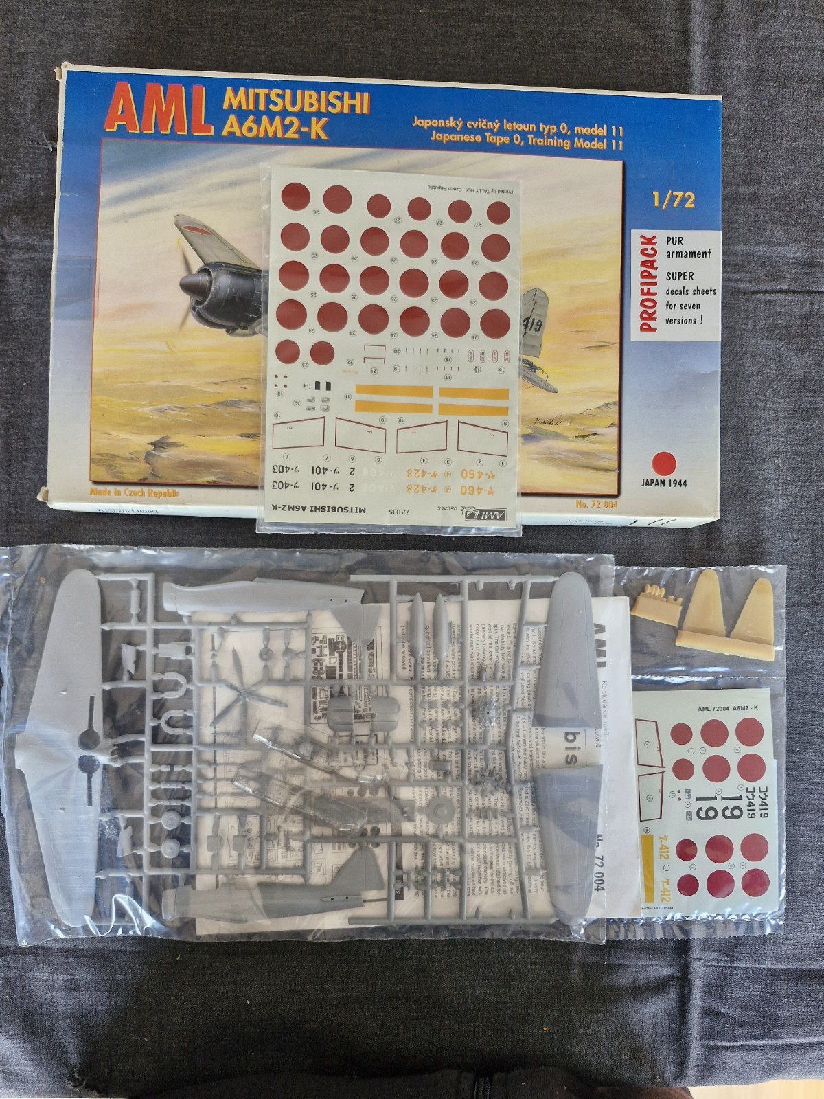 Maquette avion Mitsubishi A6M2-K Zero 1/72 AML à assembler pour collectionneur de la Seconde Guerre