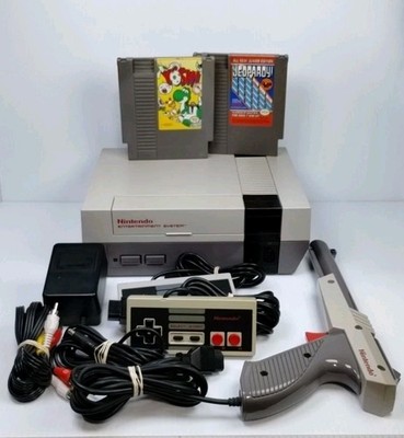Nintendo Switch 本体 2個セット VTG 1985 Nintendo Console 2 Game Bundle W 2 Controllers & Zapper