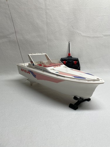 Radio Control Twinn Prop Offshore Boat - Picture 2 of 5