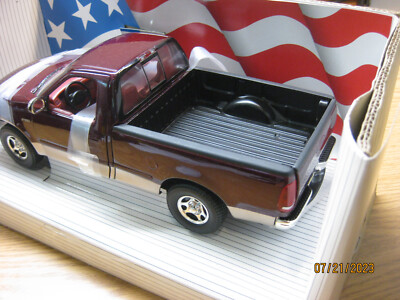Ford F-150 XLT 1997 – ERTL 7225 – Échelle 1/18 – Bleu Métal – Miniature