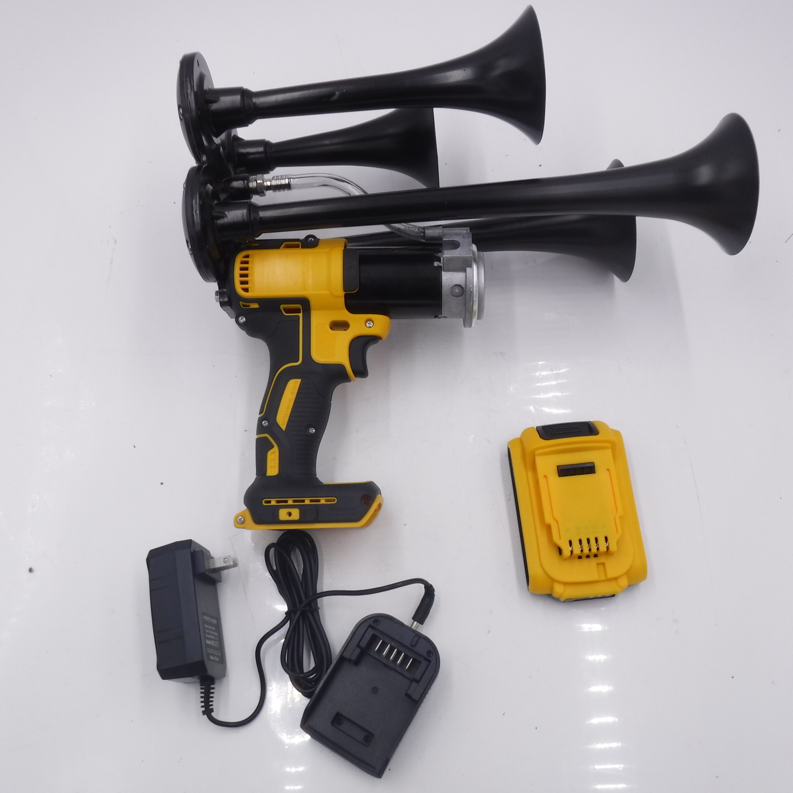 Bosshorn Dewalt Quad Impact Train Horn 150dB W/3Ah Batter And Charger