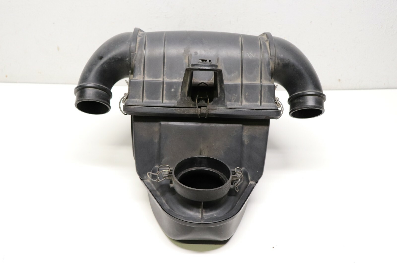 Maserati Quattroporte 2003-2008 Air filter box P/N 194852