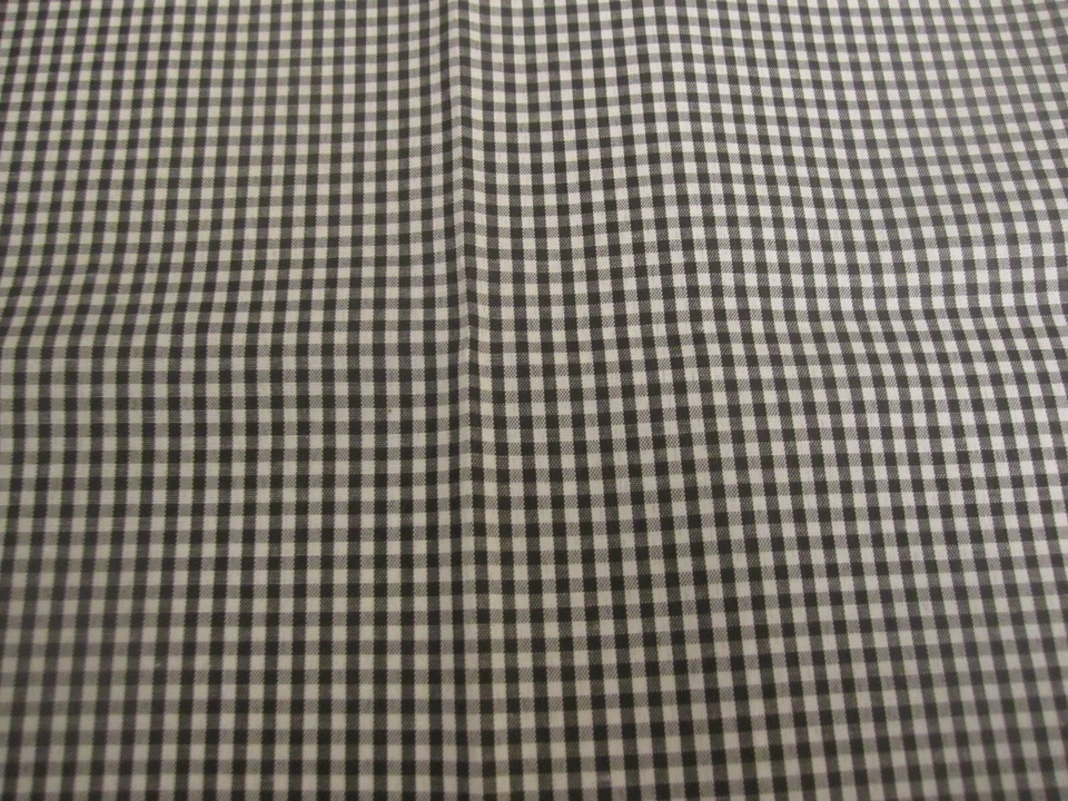 Tela de guinga de mezcla de algodón mezcla de poli algodón pequeña blanco y negro 1 yarda x44 Foto 2 de 4
