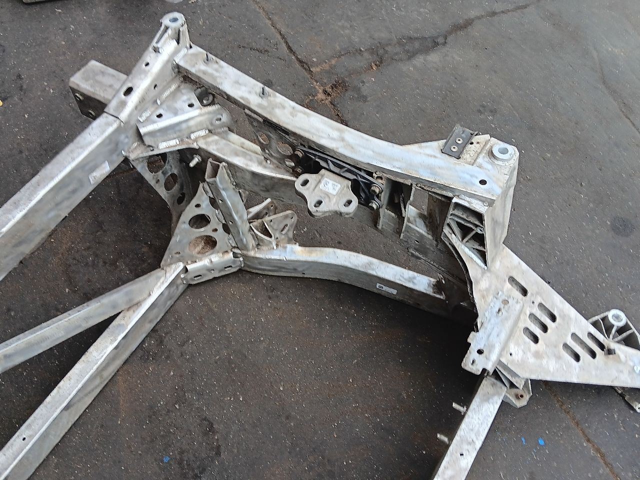 14-17 BMW i8 Rear Suspension Subframe Cradle Crossmember 39306856100 