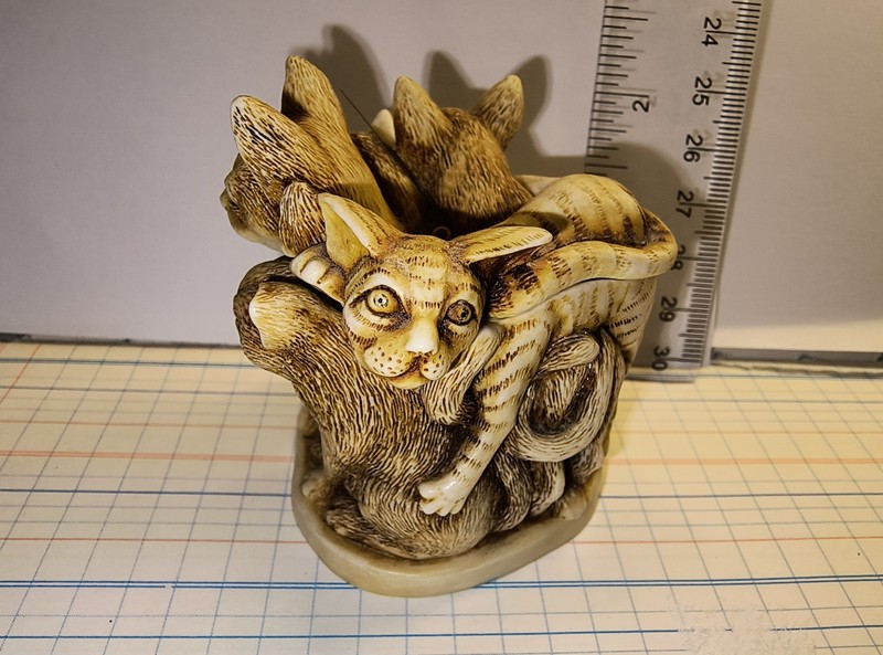 1995 Harmony Kingdom Fur Ball Cats Trinket Box W/Lid Many Cats "Mighty Mouser"