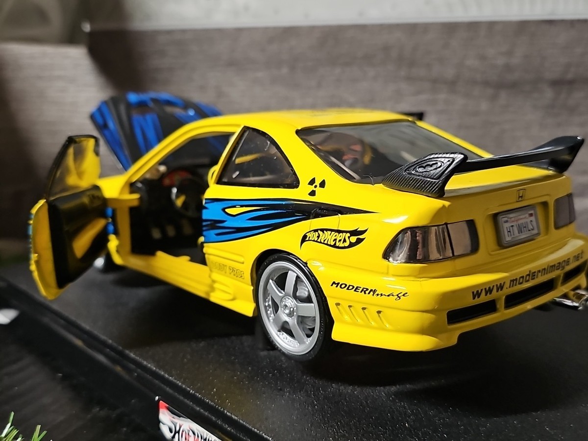 Hot Wheels Super Street 2005 Honda Civic Sema Awards Banquet 1:18