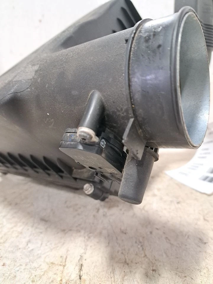 Air Cleaner/Air Filter Housing 2010 Xc60 Sku#4238907 - Image 3 of 4