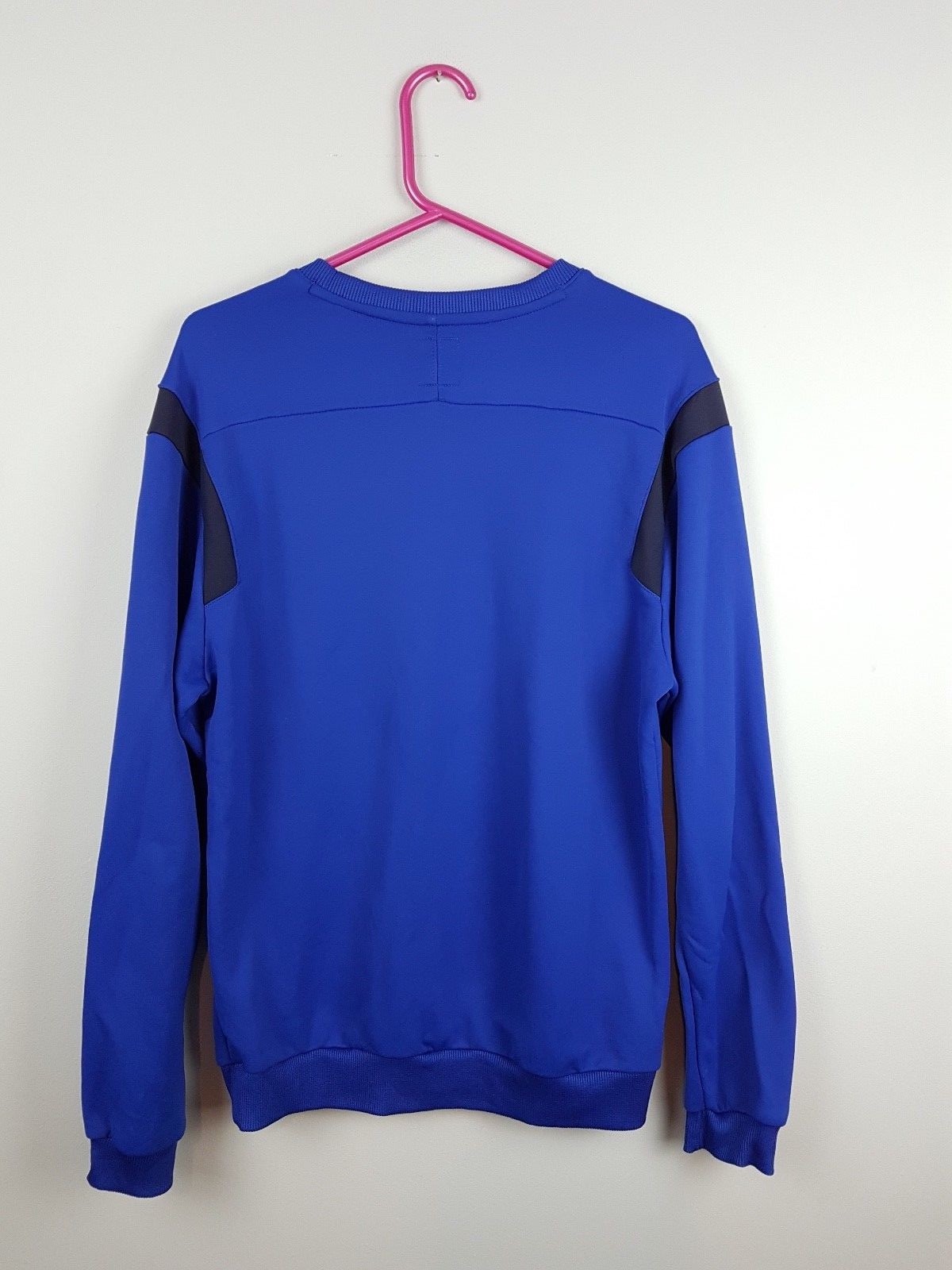 VTG 90S BLUE UMBRO QUEENS LOGO FOOTBALL CLUB SPORTS GRAPHIC SWEATSHIRT