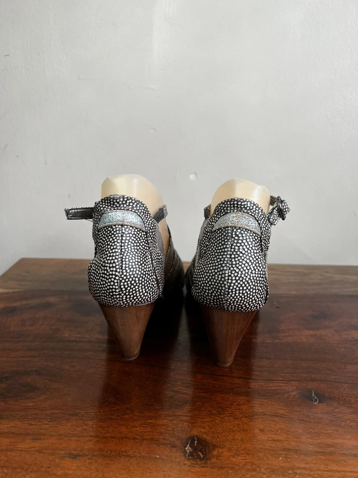 Sandalia de cuña de cuero Klub Nico talla 5 precio de venta sugerido por el fabricante: $148 Foto 4 de 4