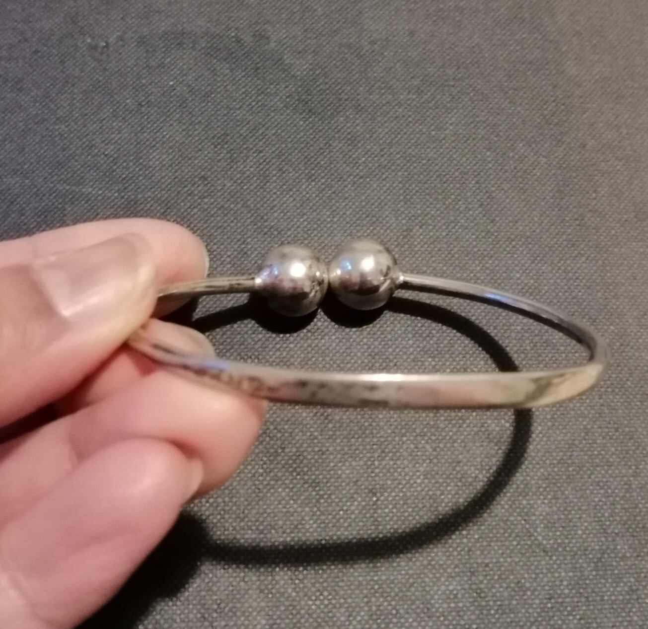 VINTAGE SOLID SILVER TORQUE BANGLE  weight 15.8g - image 4