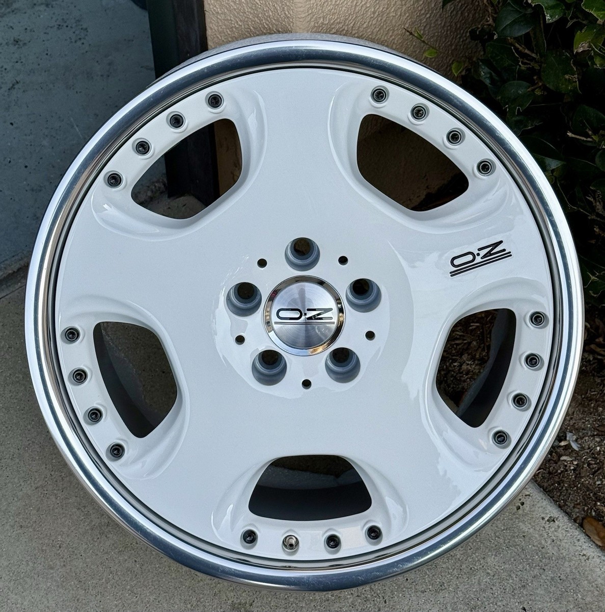 SET OF 4 OZ Opera 2 18X8J+35/18X9J+35 5x112 ET35 Gloss White