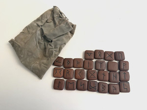 Vintage 25 Pc Ceramic RUNE STONE SET Ancient Norse Viking Pagan Symbols / Bag