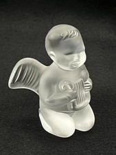 Statuina Lalique France Cherubino/angelo in cristallo smerigliato che gioca...