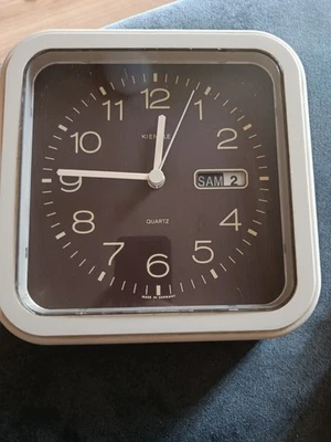 Kienzle Quartz Wanduhr Vintage 70er/80er mit Datumsanzeige - Made In Germany - Bild 1 von 4