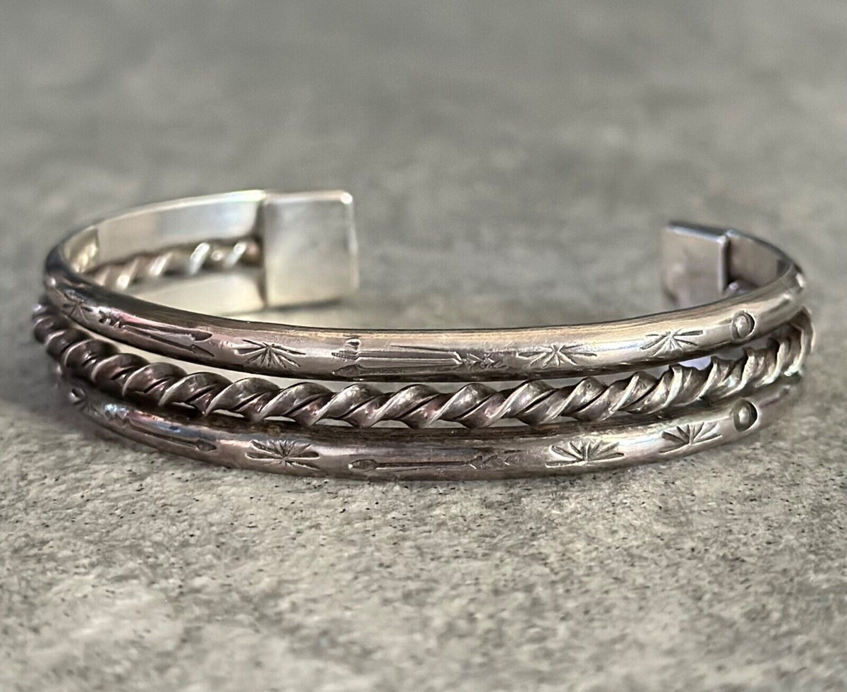 Detailed Hand Tooled!! Vintage Native American Navajo Sterling Silver Bracelet Old Detailed Hand Tooled!! Vintage Native American Navajo Sterling Silver Bracelet Old