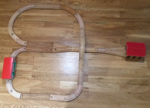 THOMAS & FREUNDE HOLZEISENBAHN Tunnel Brücke Schuppen Set KOSTENLOSER VERSAND - Bild 2 von 9