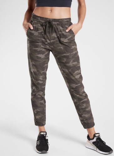 Athleta Camo Farallon Jogger Size 8P 