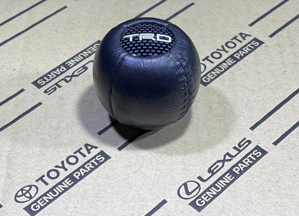 04 - 09 SCION XB 5D WAGON MANUAL PALANCA DE CAMBIOS TRD CARBONO LOGO NEGRO FABRICANTE DE EQUIPOS ORIGINALES NUEVO Foto 4 de 4