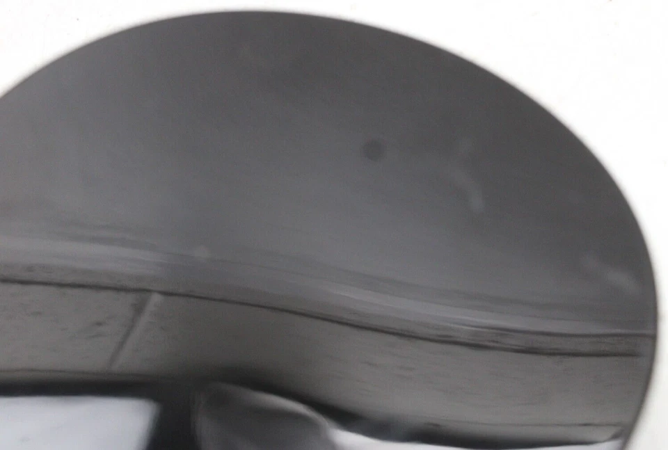 Tapa de montaje de puerta de llenado de combustible Subaru Legacy 2015-18 OEM P/N 57601AL06A9P Foto 3 de 4