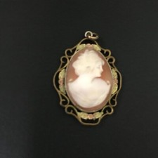 Very Nice Vintage Cameo Pendant - AF dlf