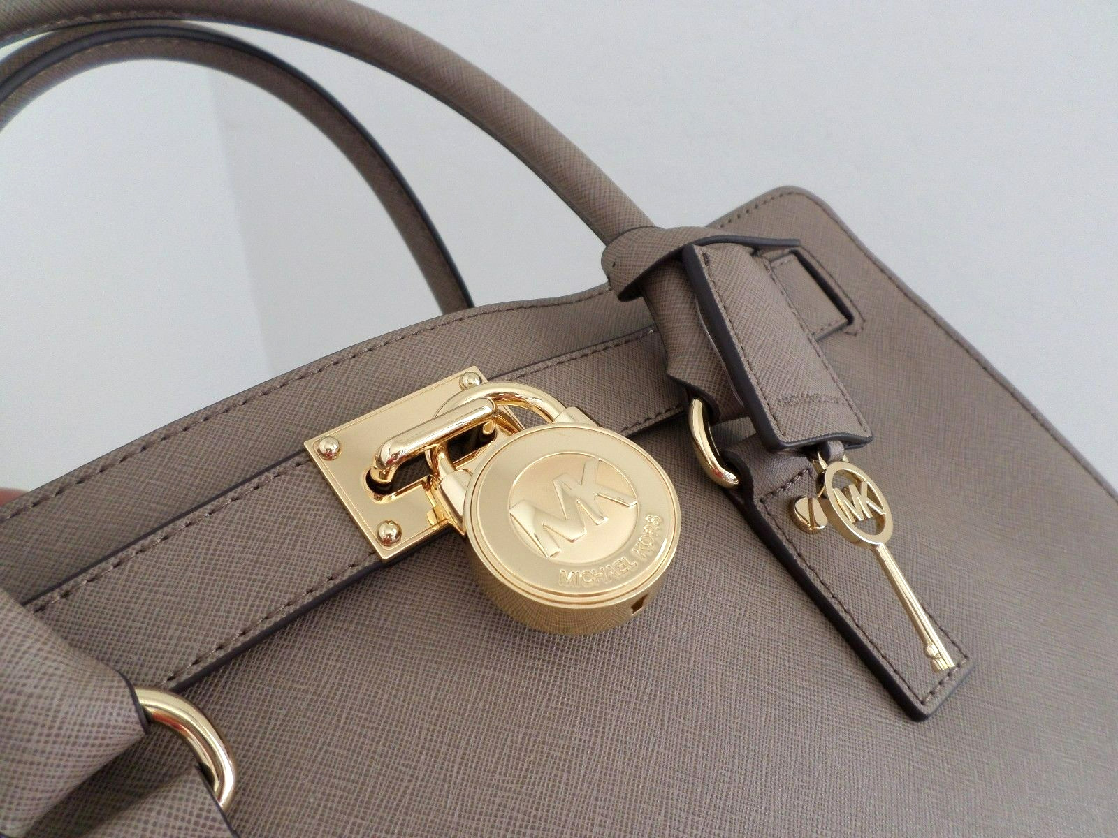 🌞MICHAEL KORS HAMILTON TAUPE DUNE LEATHER LOCK & KEY LARGE SATCHEL BAG🌺NWT! image 8
