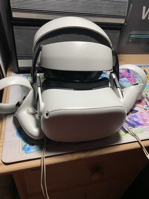 PARTS OR REPAIR!! READ Meta Quest 2 VR Headset 128GB With Controllers