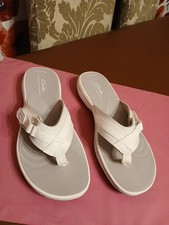 CLARKS cloud Steppers Uk Ladies Size 4 D  Toe Post Sandals White NEW. Brinkley? 