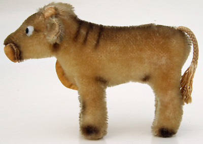 Original Steiff Ochsenoxy #1310.0 mit erhabenem Silberschriftknopf.