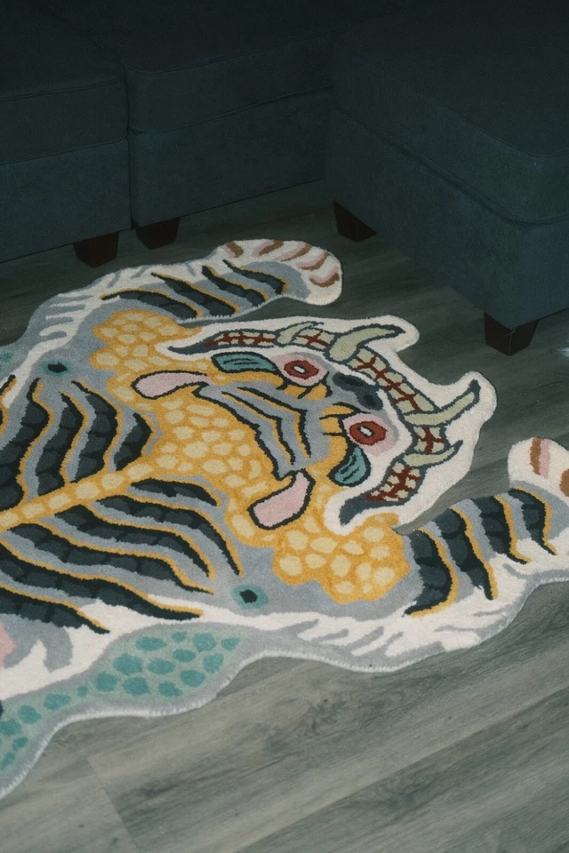 Tibetan Tiger Rug - Royale - 6x4 FEET - Hand Tuffed 100% Wool  - Image 4 of 4