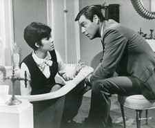 Robert Wagner Mary Tyler Moore Don't Just Stand There 1968 Photo Original