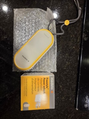 Medela Freestyle Hands-Free Electric Breast Pump and adapter 