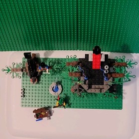 LEGO Hemlock Stronghold 6046 w cas285 + 3 Minifigs Incomplete see Pics & Desc