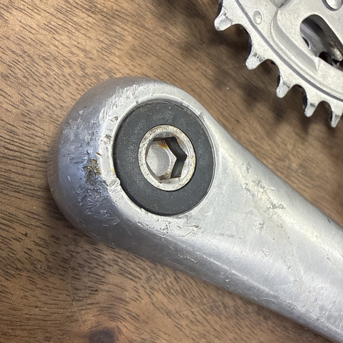 Pédalier Sugino Girvin 175 Mm – Triple Plateau 22/32/42 – Avec Boîtier Shimano UN-51