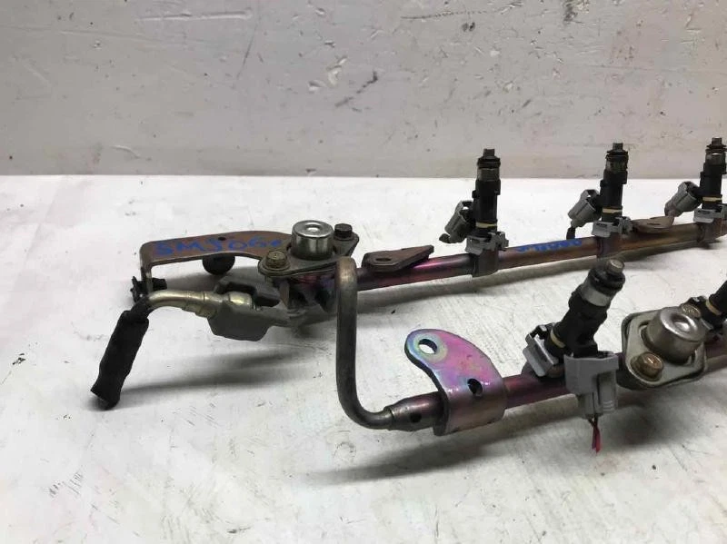 2004-2006 Nissan Altima,Maxima,Quest Set of Six Fuel Injectors &Rail  3.5L 6 Cyl - Image 3 of 4