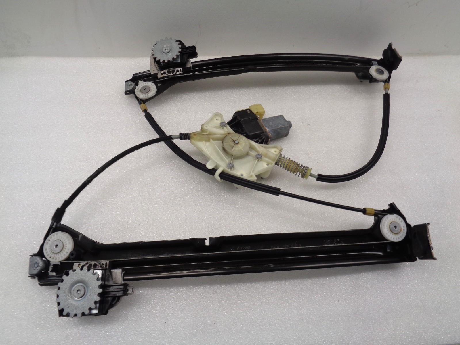 2015 Maserati Ghibli Front Right Passenger Door Window Regulator OEM AK240212