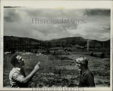 Press Photo Missionaries Eric Moore & Doug Peters with Radio Antennae, Miami