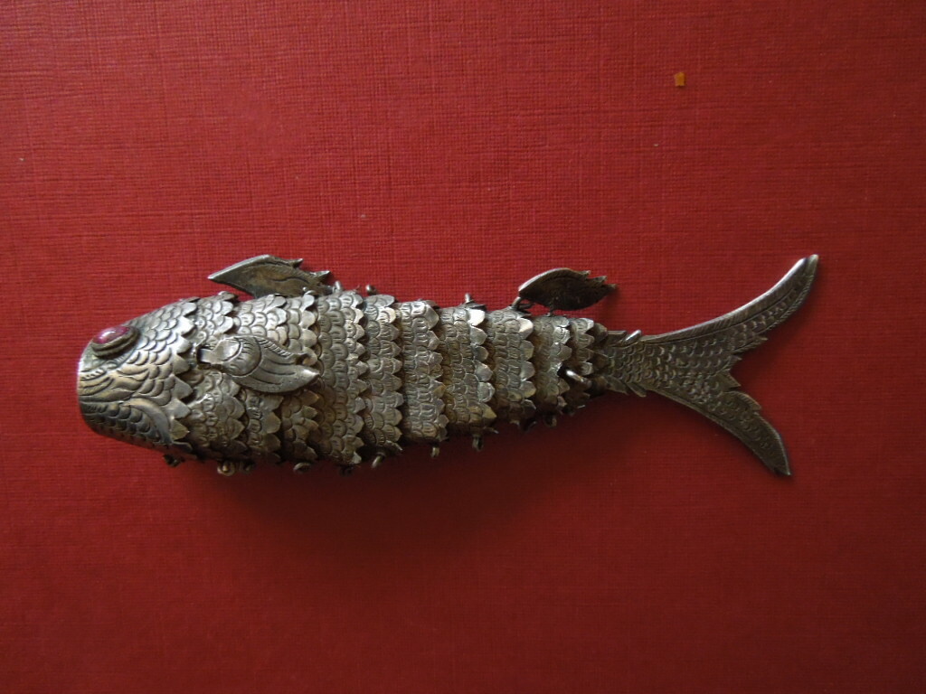 J2683 ANTIQUE SILVER HANDCRAFTED FISH CARP ? RED EYES SEE