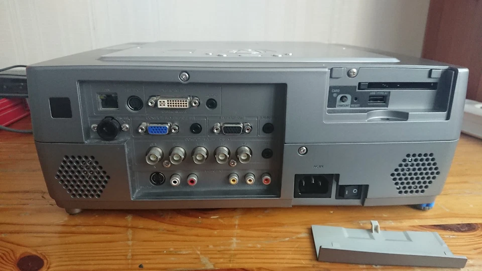 Projecteur Toshiba TDP-TW300 only 53 hours - Photo 4/4