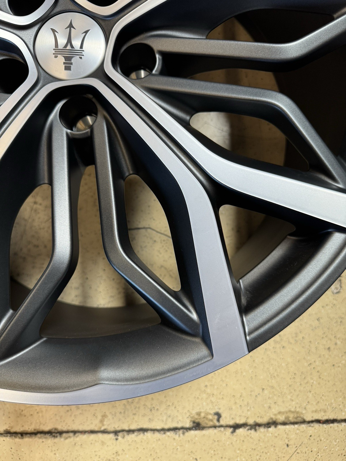 Maserati Levante Wheel P/N 940000896