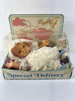 VTG 1980s Uneeda ''Special Delivery  Soft Vinyl Baby Doll White Outfit w/Box NOS
