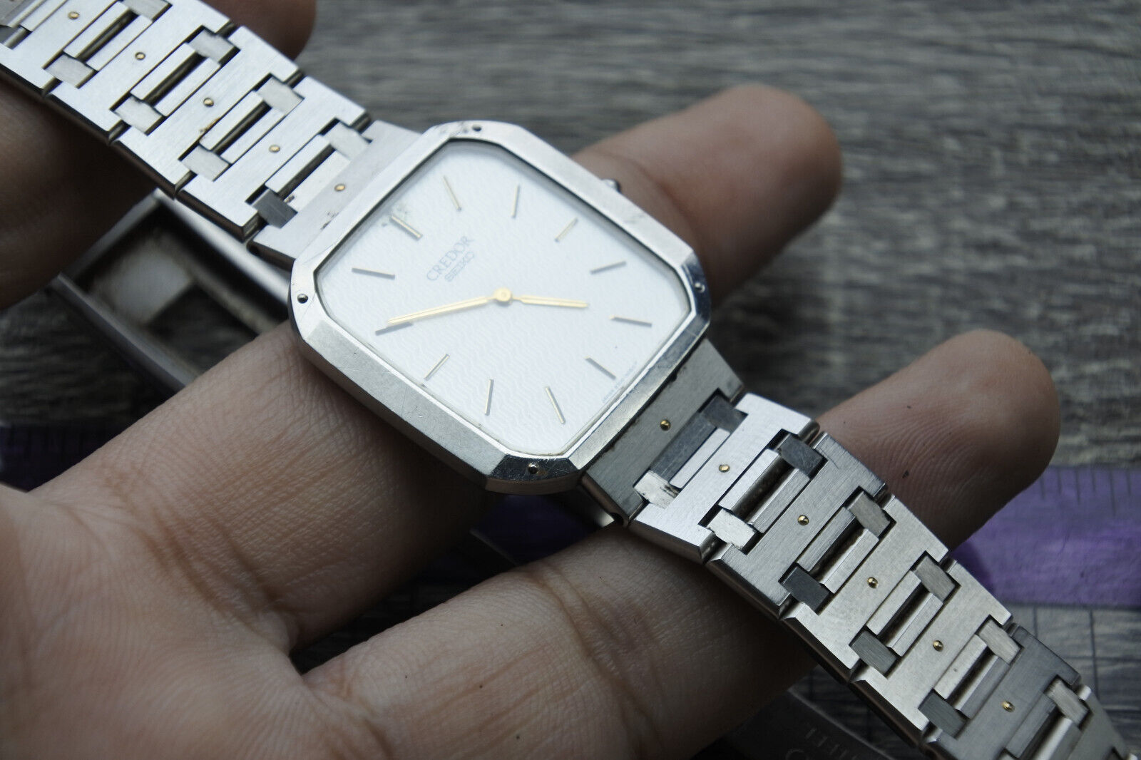 Vintage Seiko Credor 9300-5080 Textured Dial MenQuartz Watch Japan 
