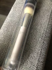 NEW it Cosmetics Heavenly Luxe Buffing Foundation Brush, New sealed 