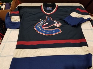 canucks throwback