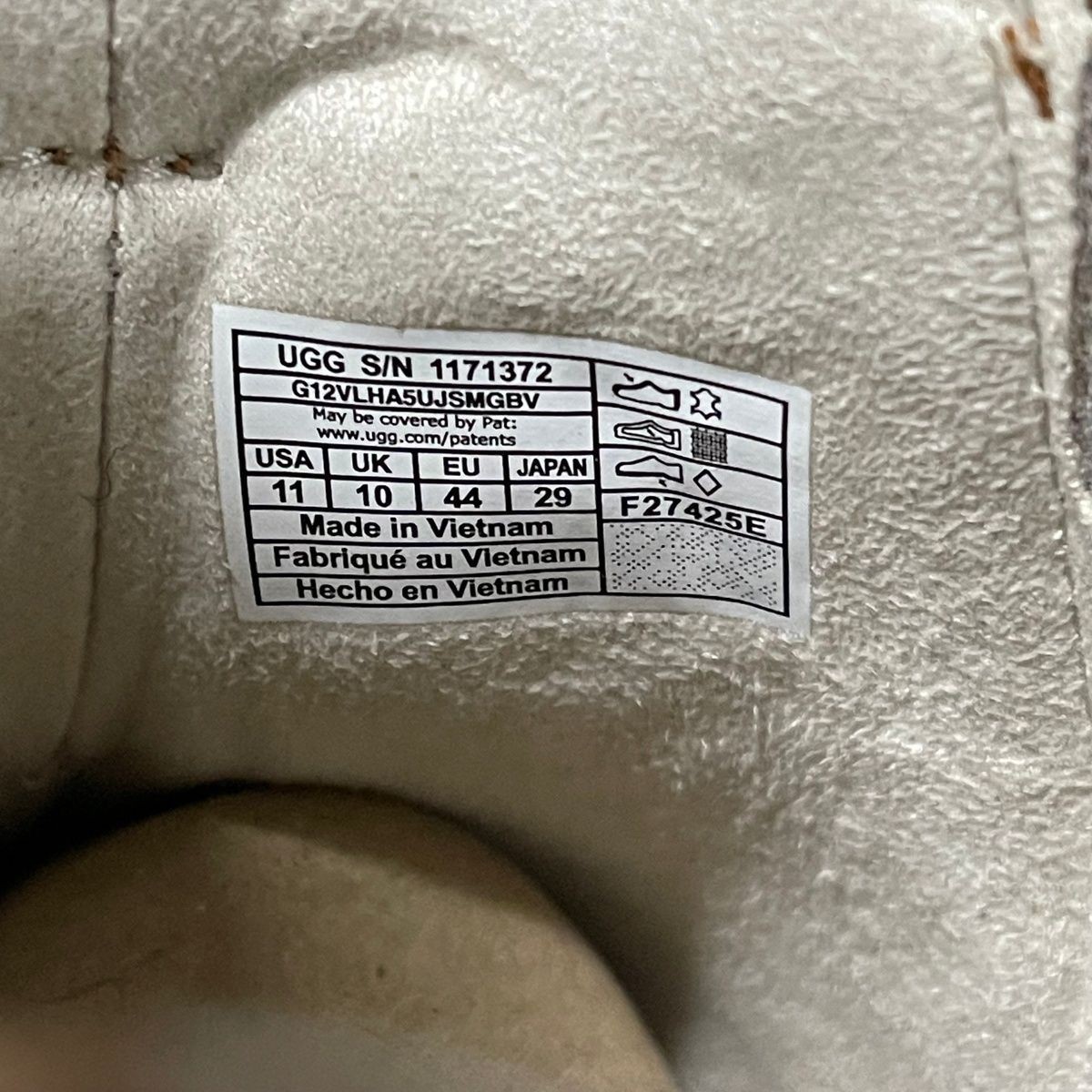 UGG Chelsea Lug Boots Men display picture 1