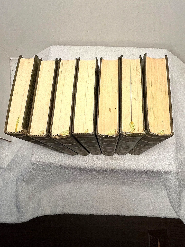 WOMEN WHO MADE HISTORY SET 7 Bks Antoinette Queen Elizabeth Sand Hamilton Curie Foto 2 de 4