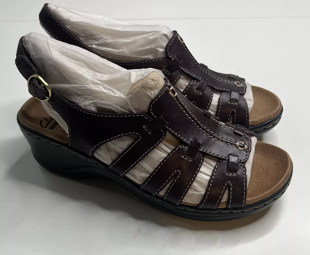 Clarks NIB Lexi Marigold Brown Leather Women s 5.5M Sandals Sf eBay
