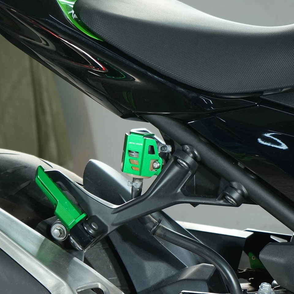 For Kawasaki Ninja ZX10R 2004-2023 2024 CNC Rear Brake Fluid Reservoir Cap Guard - Изображение 3 из 4