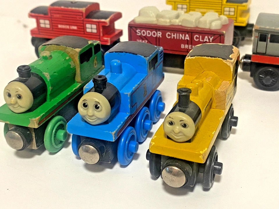 LOTE DE MOTOR DIÉSEL MADERA THOMAS THE TRAIN # 109 - VAGONES PERCY DUCAN FRANK SODAR Foto 3 de 4
