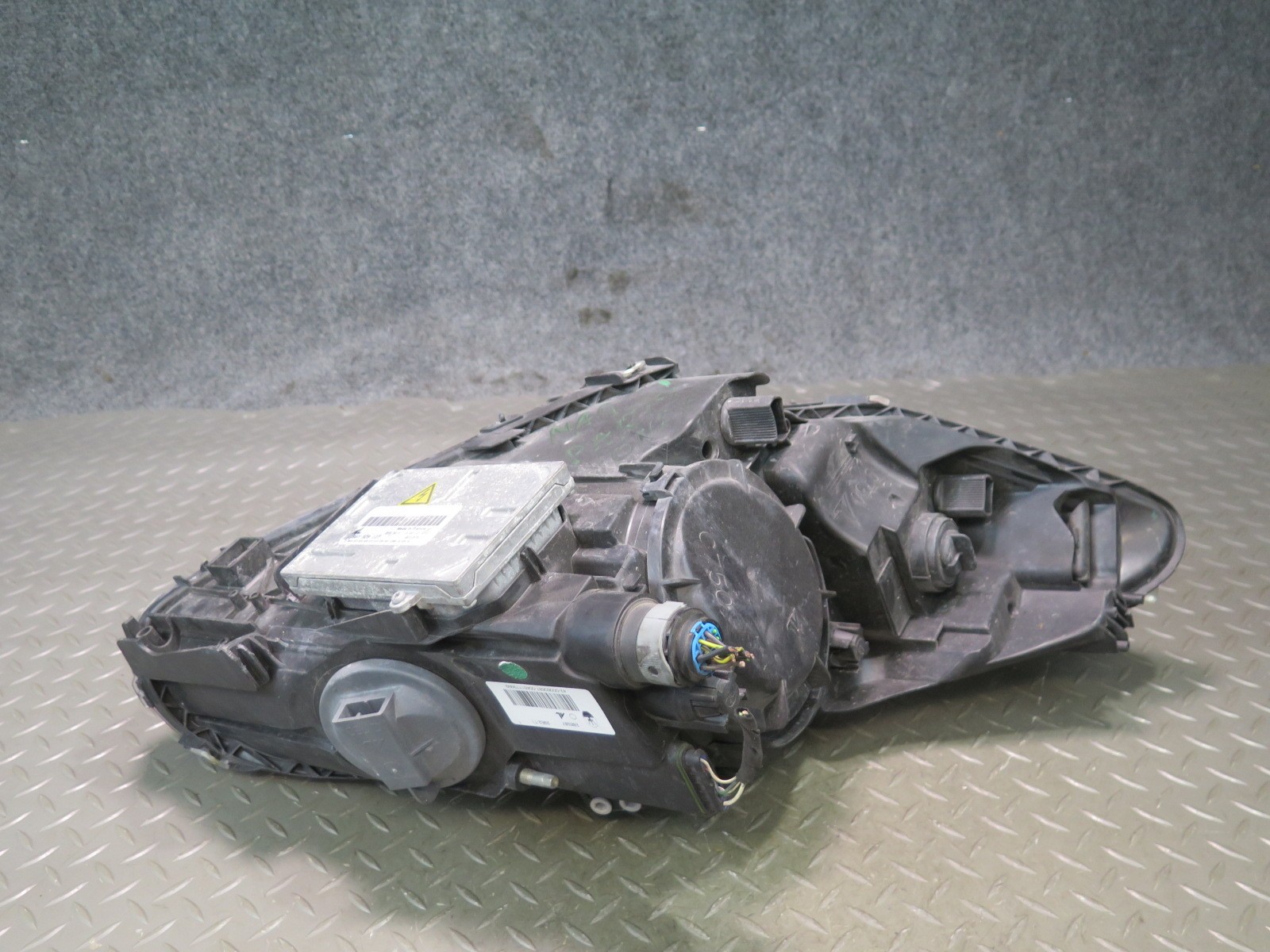 2008-2012 MASERATI GRANTURISMO M145 FRONT LEFT XENON HEADLIGHT LAMP DAMAGED