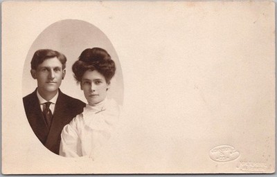 c1910s STUDIO Real Photo RPPC Postcard Attractive Young Couple / Oval Shape